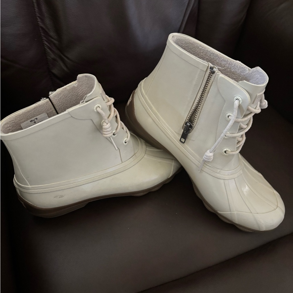 Women's SPERRY Cream Lace-Up Waterproof Ankle Boots with Side Zip
Women’s 9